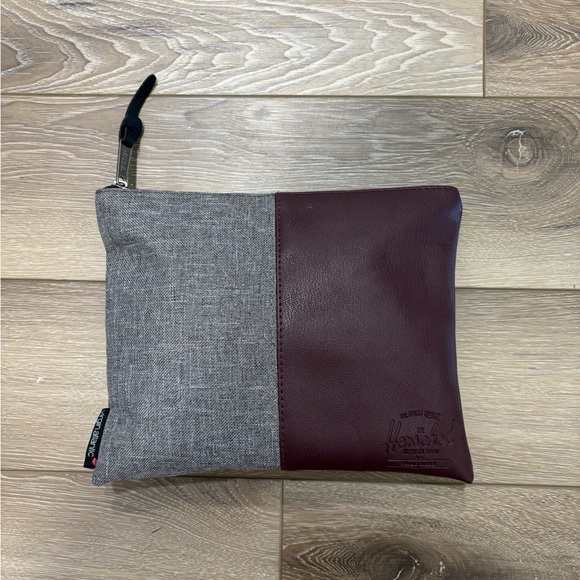 Herschel Virgin Atlantic Travel Pouch - Picture 1 of 6